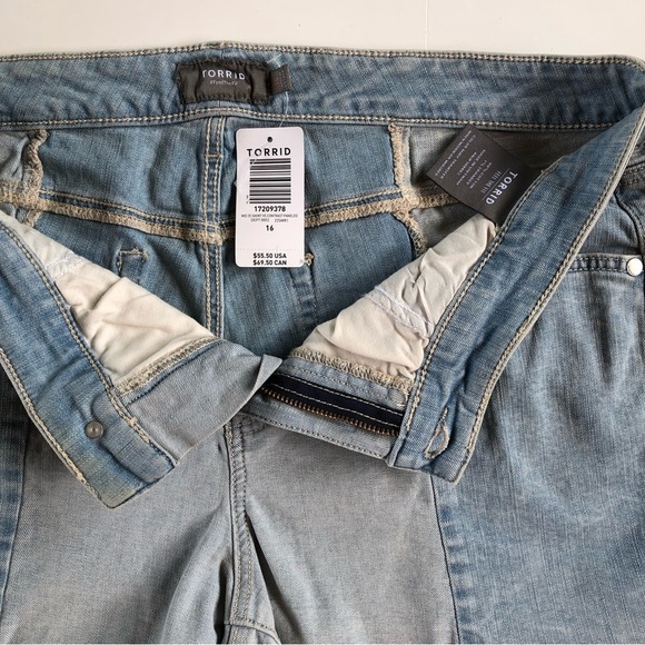 Torrid Denim Cut Off Shorts Two Tone‎ Panel Size 16 New MSRP $55.50 US - Picture 5 of 9